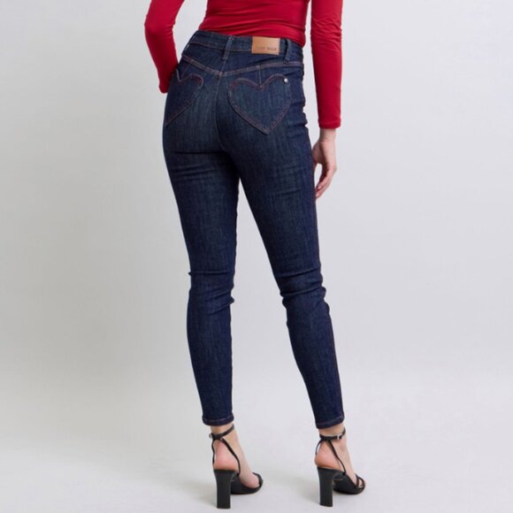 Judy Blue Heart Shaped Back Pockets Skinny - Picture 1 of 4